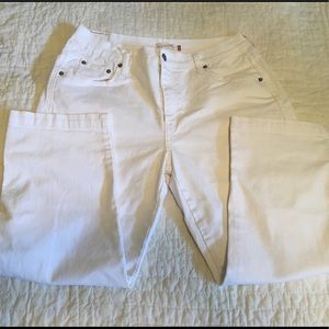 Levi’s Classic Capris